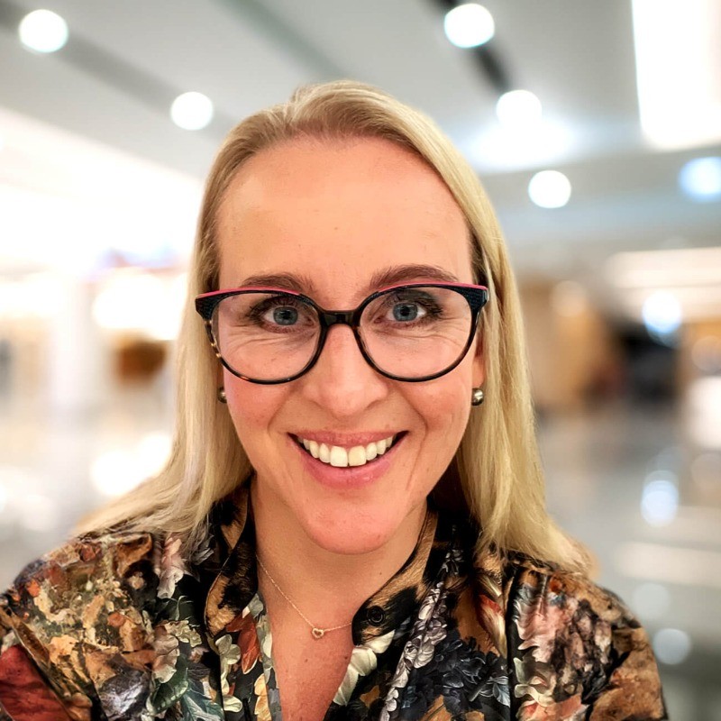 Aline Zenses headshot